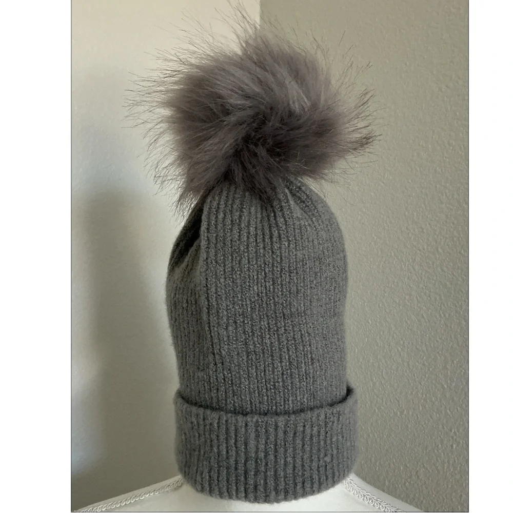 Soft Surroundings Knit Pom Pom Beanie Grey One Size Cabincore Streetwear Ski